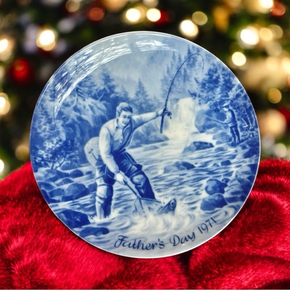 Royale Blue Winter China - Father's Day 1971 Collector Plate Christmas Gift Used - Picture 1 of 12
